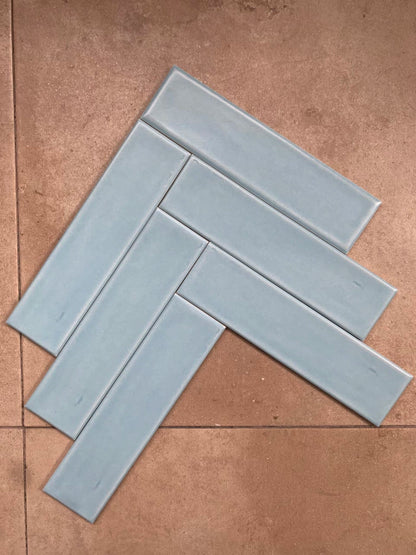 Iceland Satin Celeste Osc.(3098) Brillante 7,7 X 30,5 - Acuelera ( X M2) - 1era