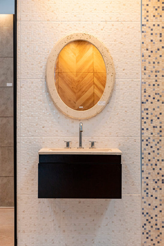 Ovaler Spiegel aus Travertin